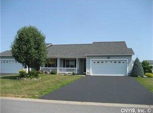 8752 New Country Dr, Cicero, NY 13039
