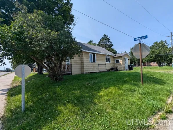 97 Main St, Gaastra, MI 49927