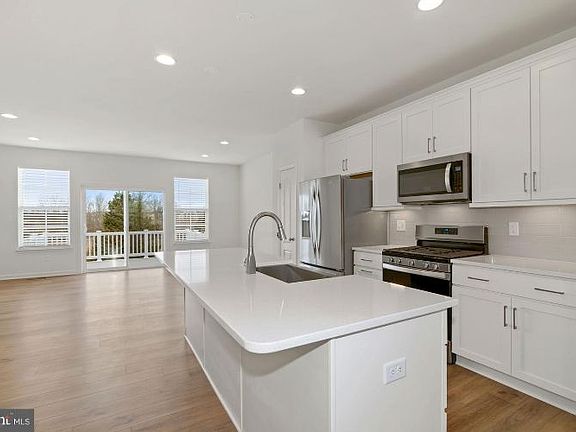 3rd image of 118 Stribling Way