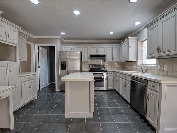 4th image of 15401 Summit Parke Dr