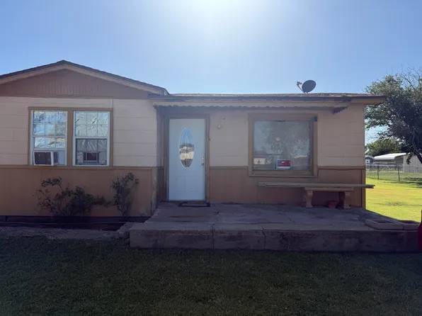 1005 W 4th St, Petersburg, TX 79250