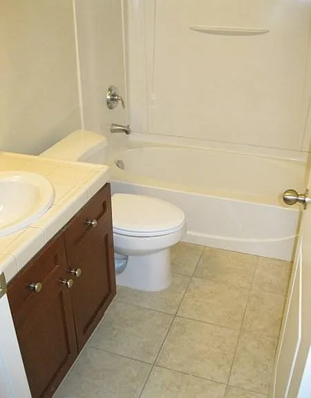 421 Hetherington Cir — Photo 11