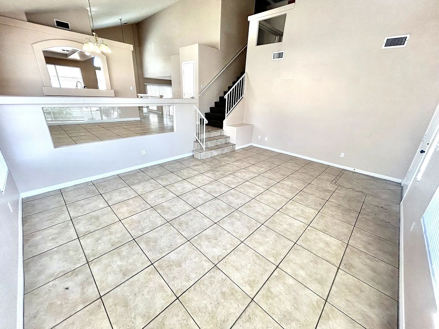 Charming home in a desirable Henderson neighborhood — Photo 4