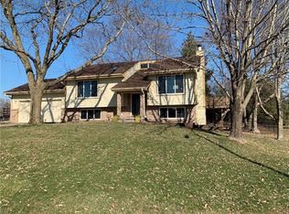 7031 High Point Cir, Johnston, IA 50131