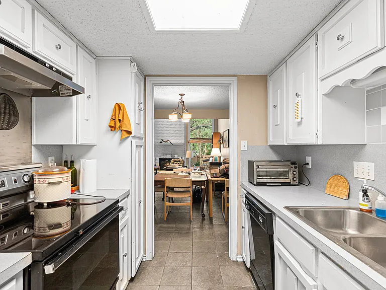 8301 Greenslope Dr — Photo 8