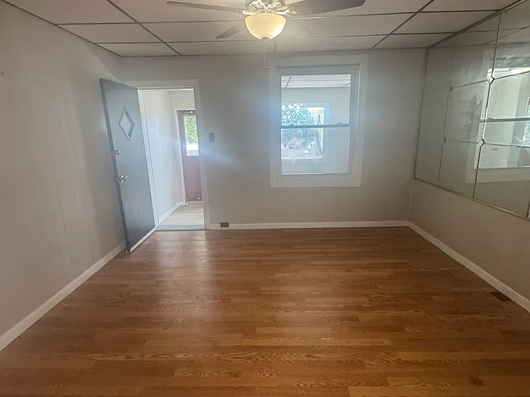 320 Moore St — Photo 4