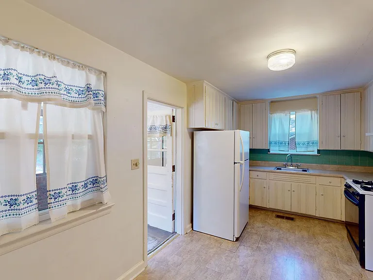 67 Holliday Dr — Photo 10