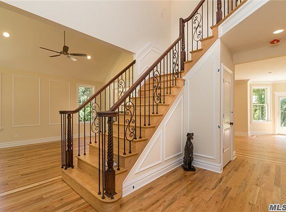 3rd image of 19 Pine Hill Dr