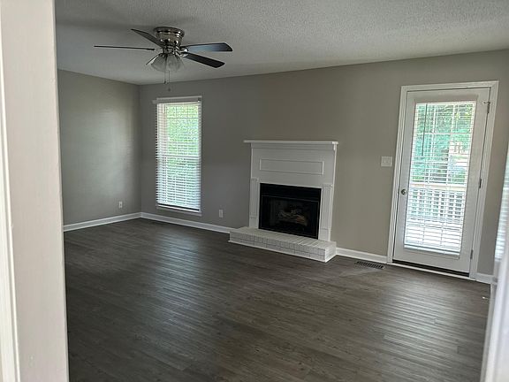 5th image of 3090 Woody Ln