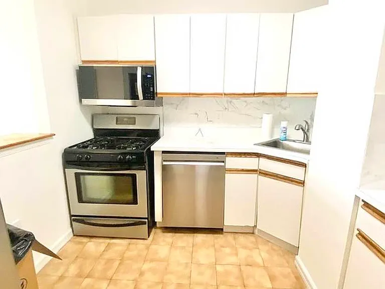 492 Henry St #5E — Photo 10