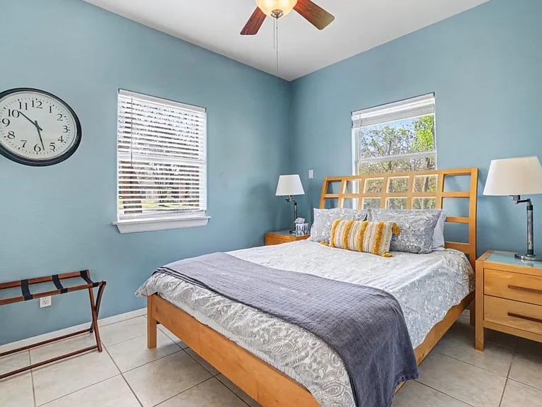 8207 Espanola Trl — Photo 32