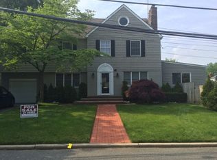612 Carlyle St, Cedarhurst, NY 11516