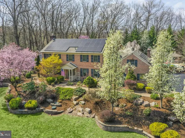 22 Fawn Dr, Reading, PA 19607