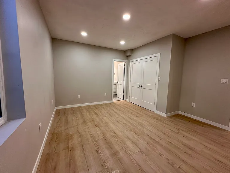 1115 E 400 N — Photo 6