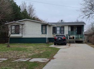820 W 13th St, Kearney, NE 68845