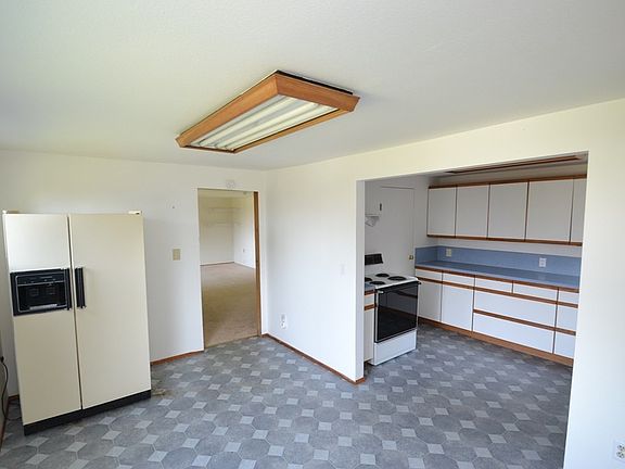 5th image of 957 Rebecca Ln
