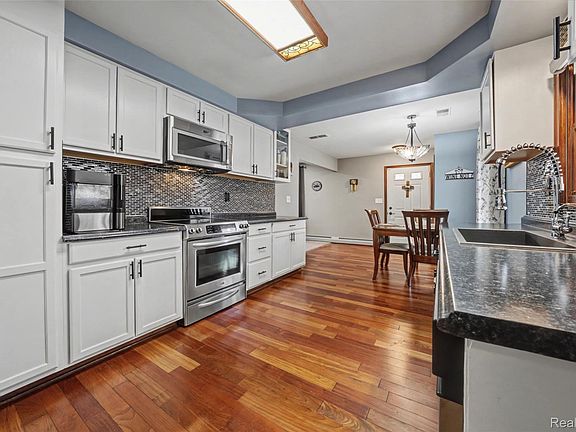 4th image of 531 Oxbow Lake Rd