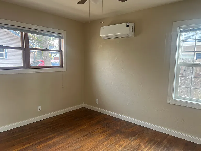 1008 Queen Anne Ave — Photo 9