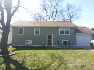 604 S Buck Rd, Le Roy, IL 61752