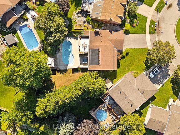 3rd image of 60 Cherrytree Ct