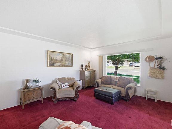 2nd image of 325 Circle Dr