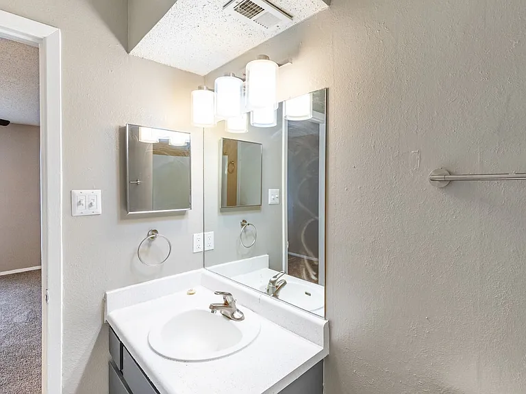 Athena Apartments — Photo 28
