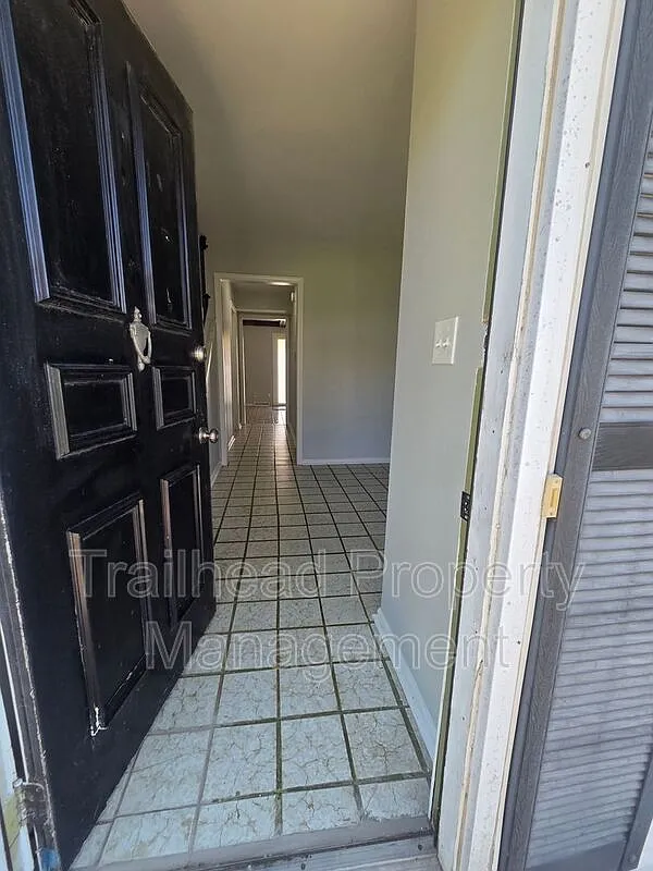 3 bed, 2.5 bath, 1420 sqft, $1,595 — Photo 3