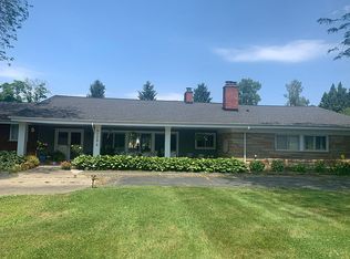 41296 Llewelyn Dr, Northville, MI 48167