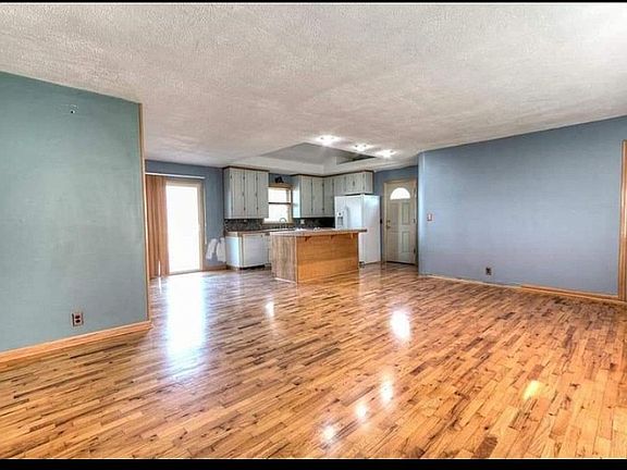 4th image of 4106 Crescent Ave