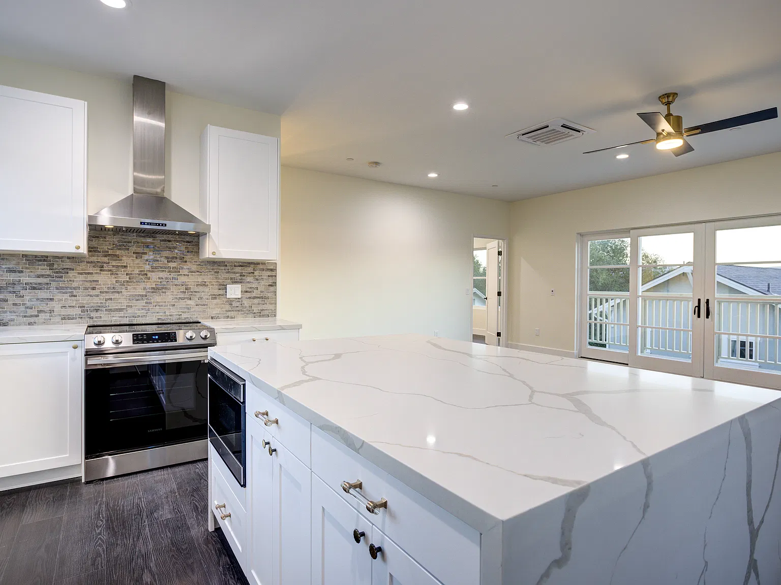 2 bed, 2.5 bath, 1160 sqft, $4,200 — Photo 4