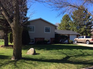 2041 Greenwood Dr, Owatonna, MN 55060