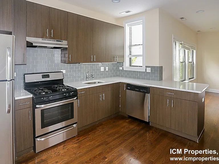 3701 N Wilton Ave #3 — Photo 2