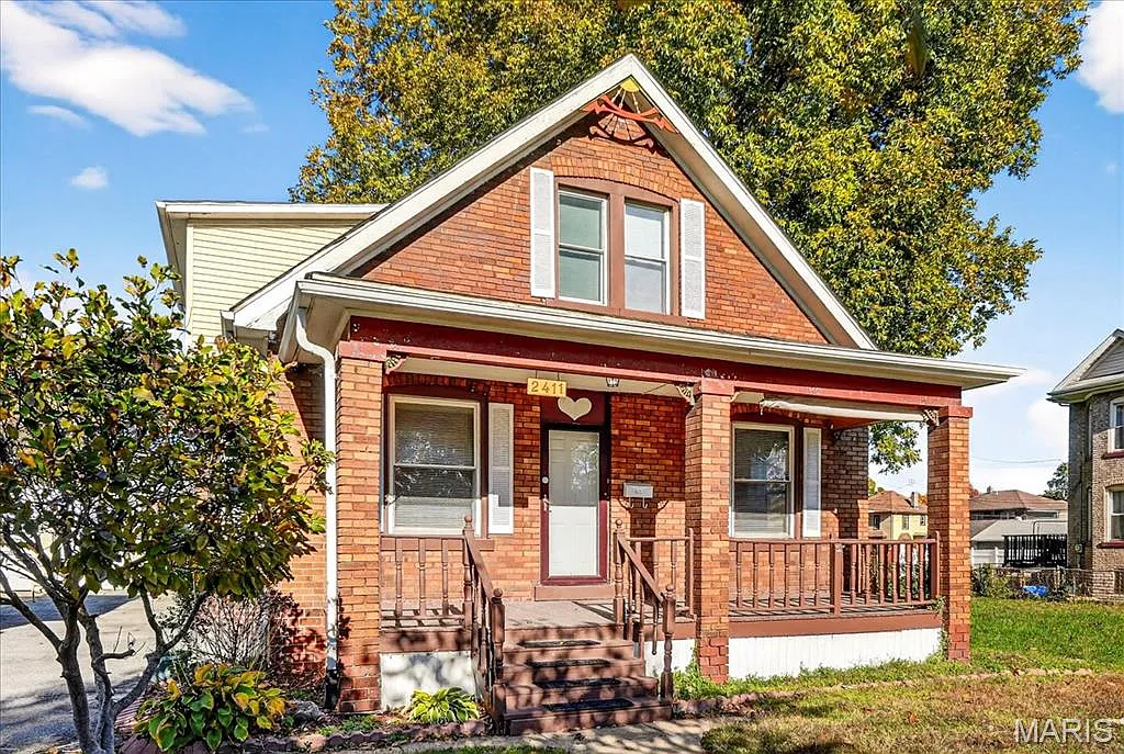 2411 Grand Ave photo 1