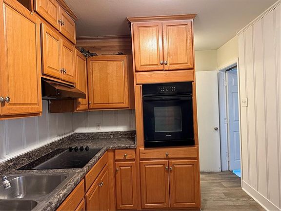 5th image of 851 Waverly Dr W