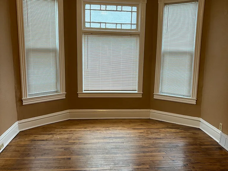863 York Ave — Photo 5