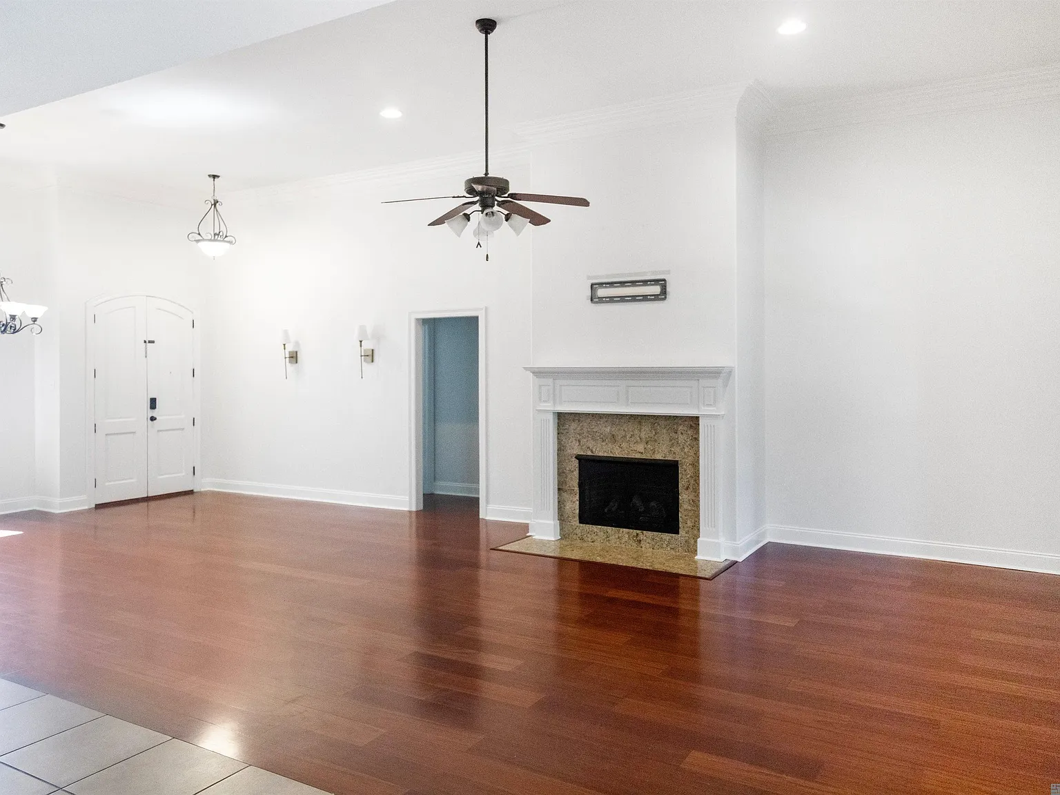 4 bed, 2340 sqft, $2,800 — Photo 2