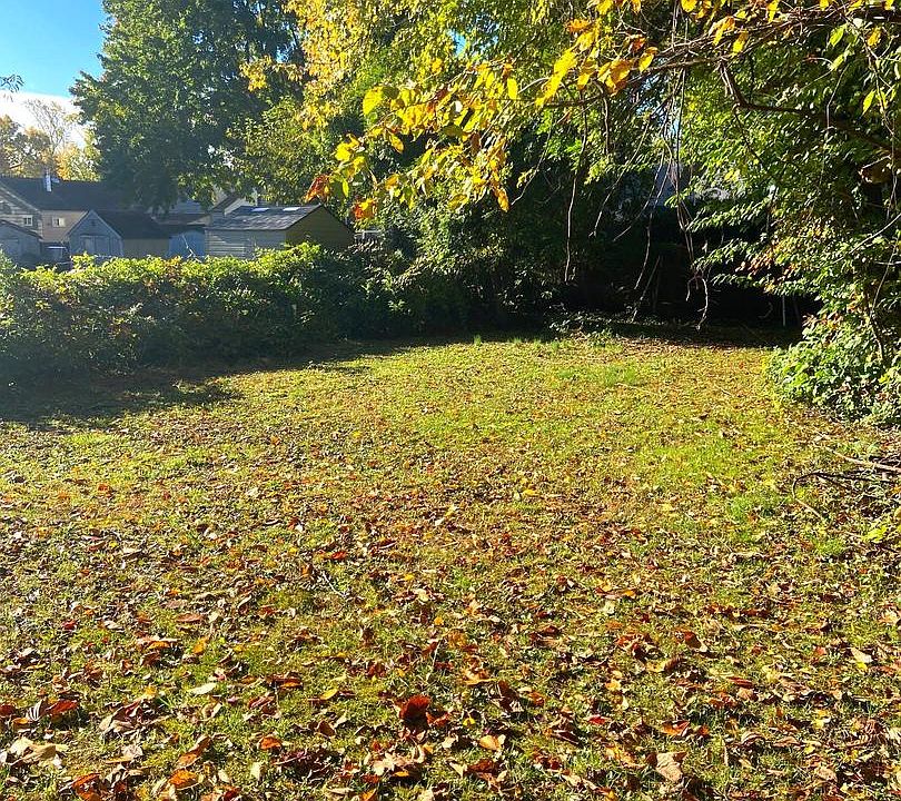 2nd image of 2766 Miriam Ave