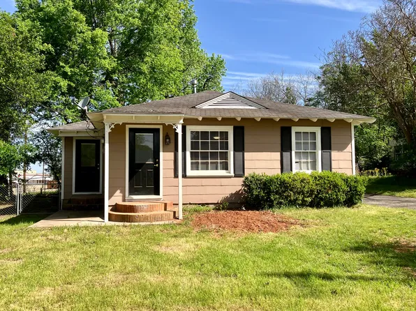 302 E South St, Lindale, TX 75771