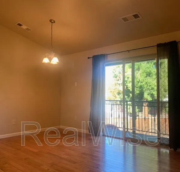 205 Classick Dr — Photo 6