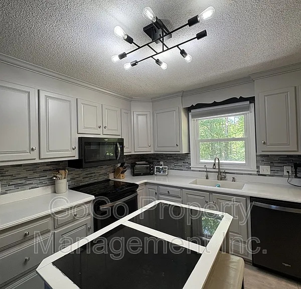 321 N Valley View Dr — Photo 6