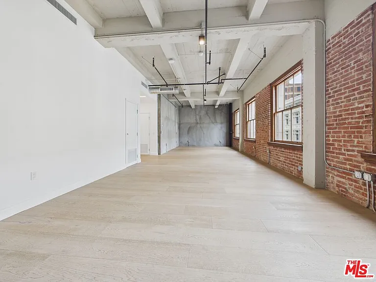 808 S Broadway #7 — Photo 12