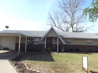 524 SW 10th St, Mooreland, OK 73852