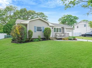470 Renee Dr, Bayport, NY 11705