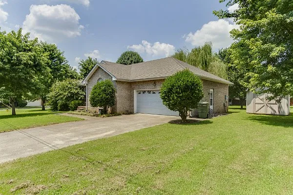 3 bed, 1419 sqft, $2,050 — Photo 2
