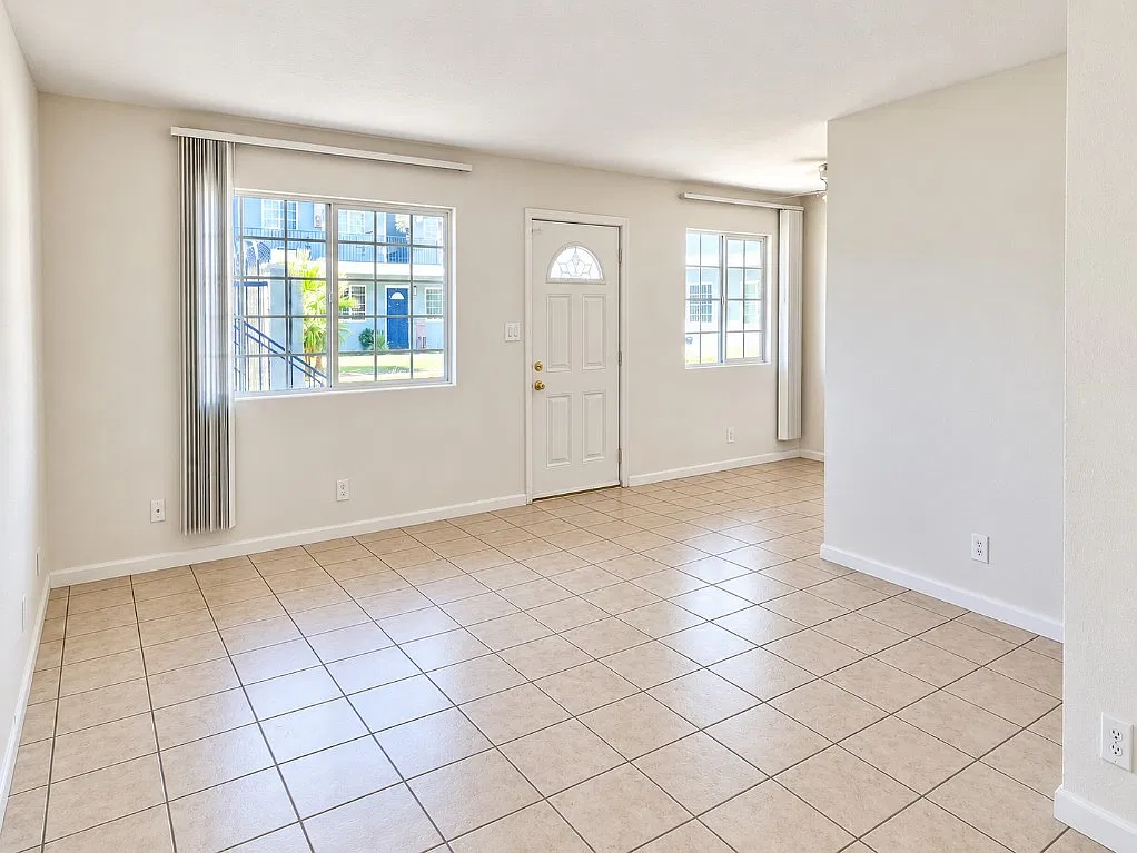 2 bed, 748 sqft, $1,200 — Photo 4