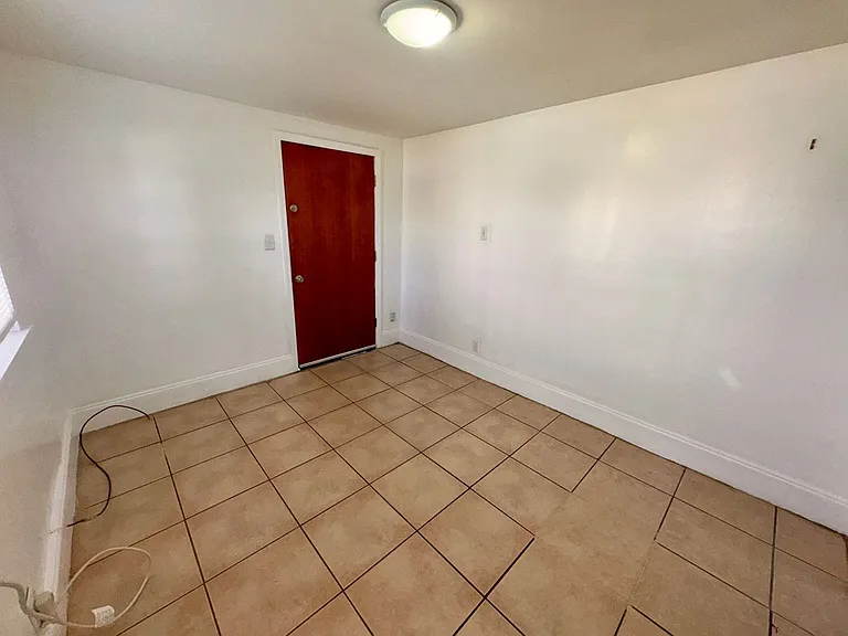 2330 S Fern Creek Ave — Photo 3