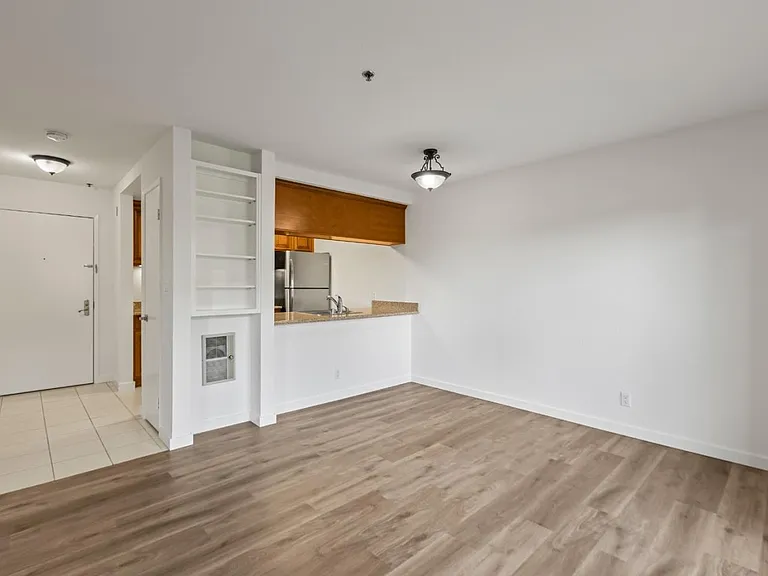 324 Catalpa St #205 — Photo 11