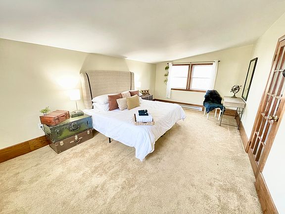 5th image of 3526 N Main St #2