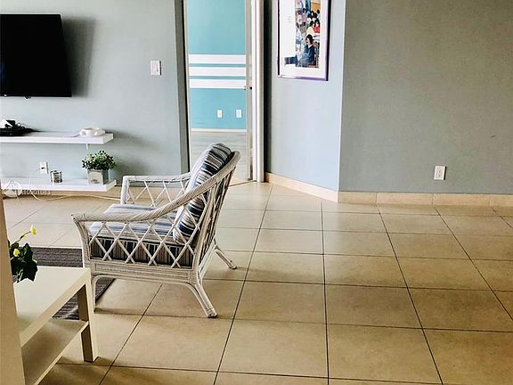 4th image of 3600 NE Mystic Pointe Dr #1510