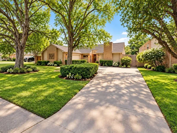 1034 Coachlight Dr, Houston, TX 77077